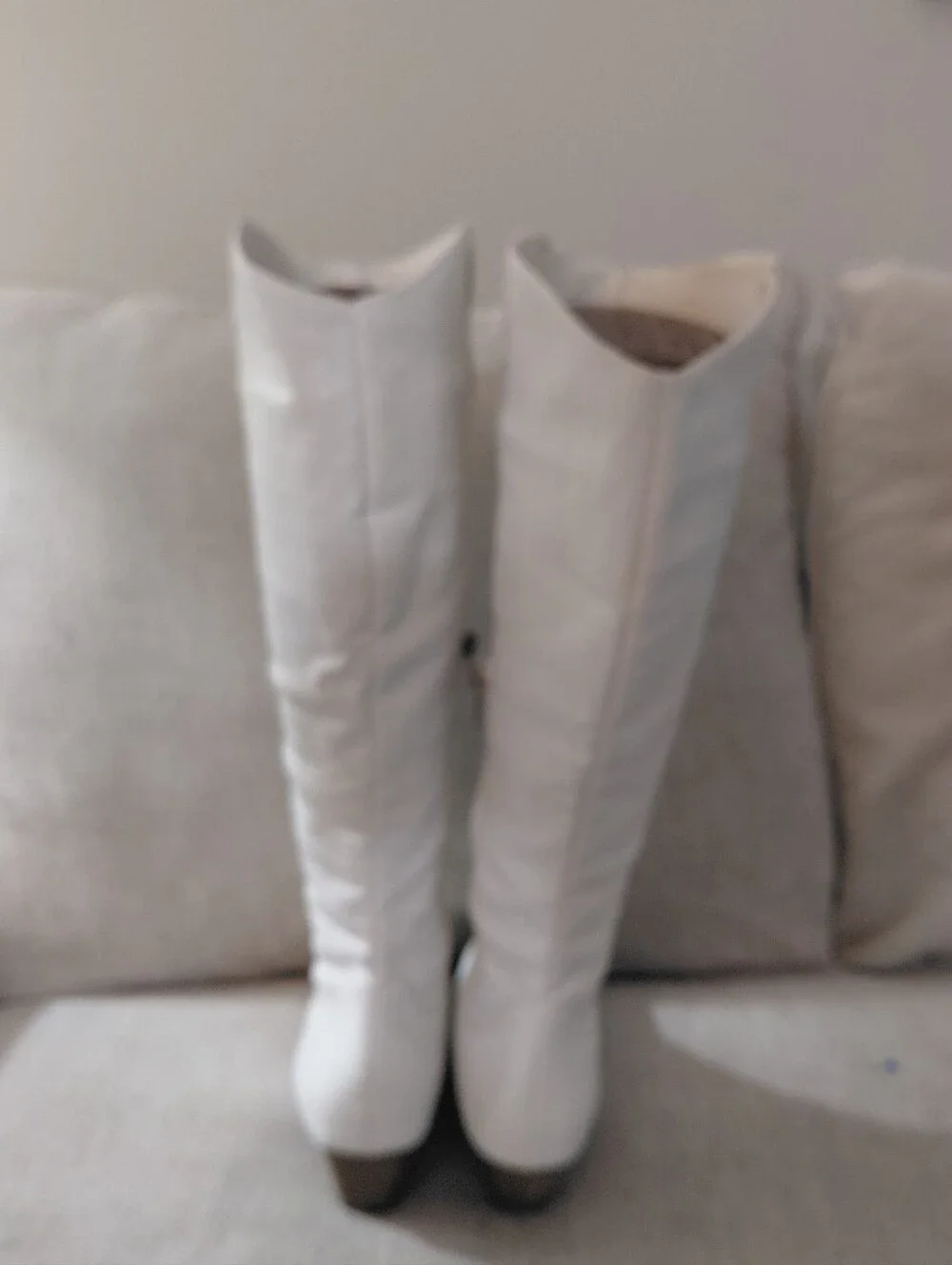 White Croc-Embossed Knee-High Western Boots Size 6.5 Cowgirl Boots - Picture 7 of 13